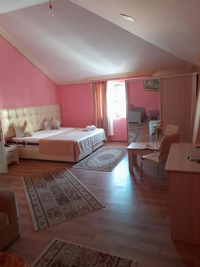 Karizma Hotel Baku 3*,